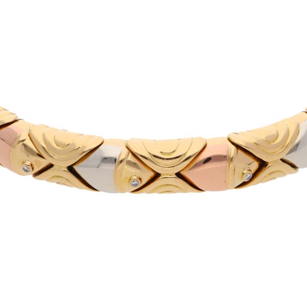 Brazalete hechura abierta con diamantes firma Bvlgari en oro dos tonos 18 kilates. Discount