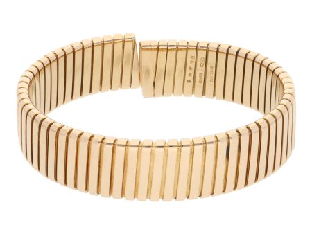 Brazalete abierto acanalado firma Bvlgari en oro amarillo 18 kilates. For Discount